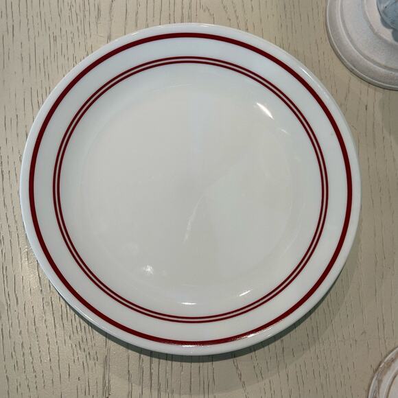 Corelle Dinner Plates Ruby Red Pattern Set of 4, 10.75 inch - Picture 2 of 6